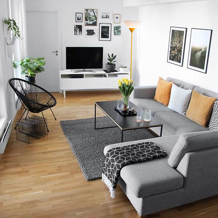 Lámpara de pie amarilla