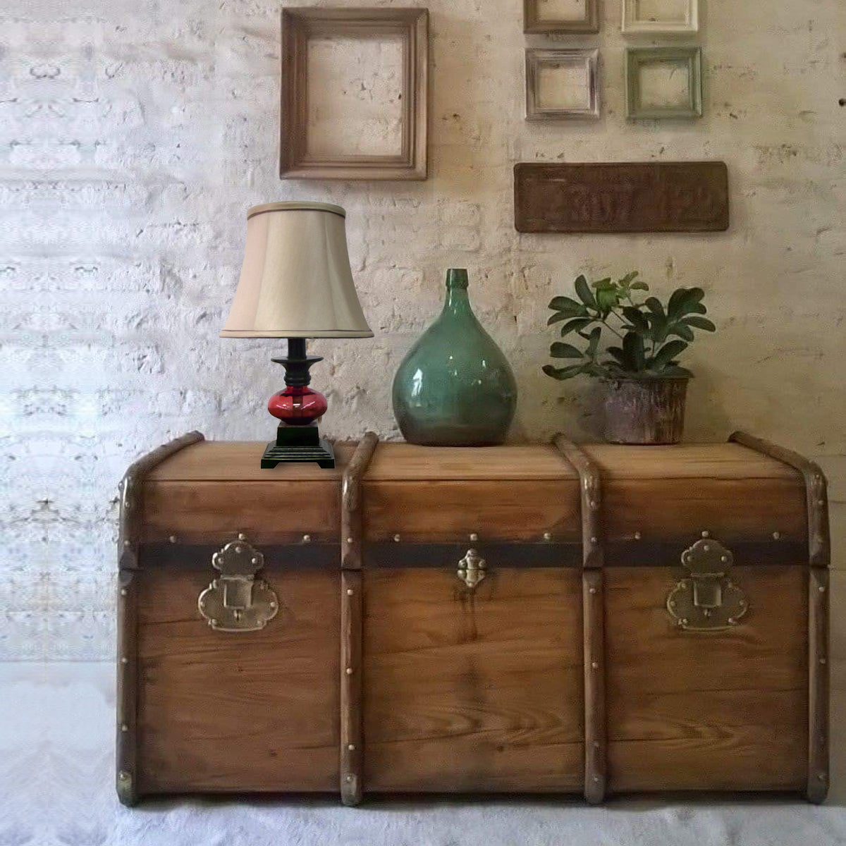 Lámpara de sobremesa clásica roja envejecida